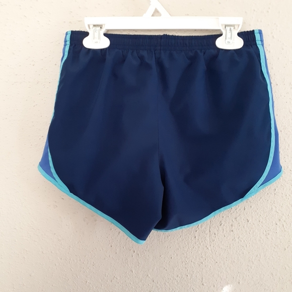 Girls Nike shirt Large - Picture 3 of 7